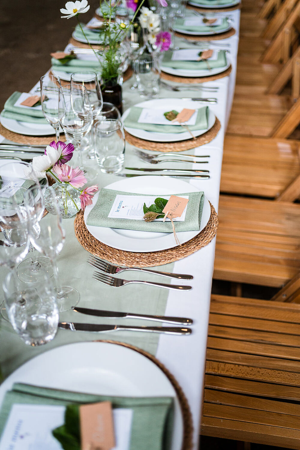 dining settings at happy valley wedding
